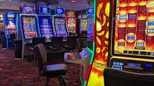 mmkauto ကာစီနိုတွင် Live Baccarat Table ဂိမ်းကစားနေသောမြင်ကွင်း
